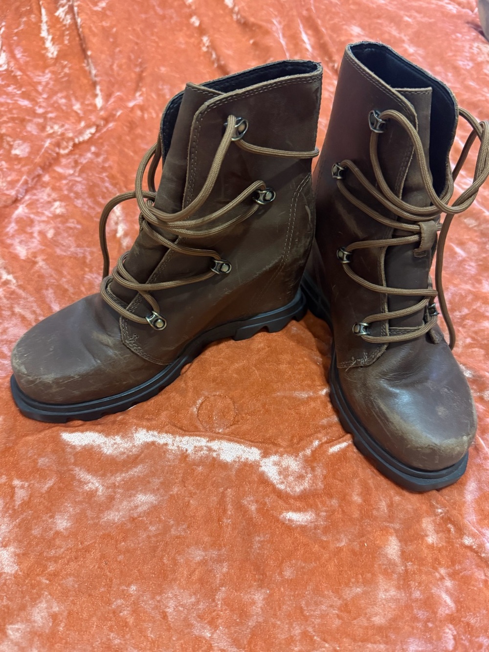Sorel Joan of Arctic Wedge III 
 Brown Lace-Up Leather Boots - Size 7